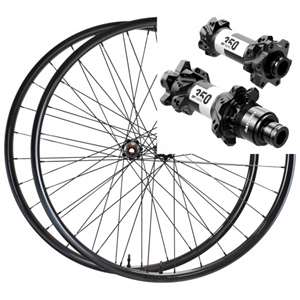 COPPIA DI RUOTE DUKE LUCKY JACK SLS4 28 - 26 / DT SWISS 350 IS SP HG